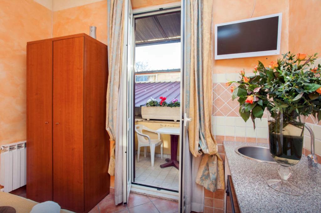 Residenza Camilla Hotel Rome Exterior photo
