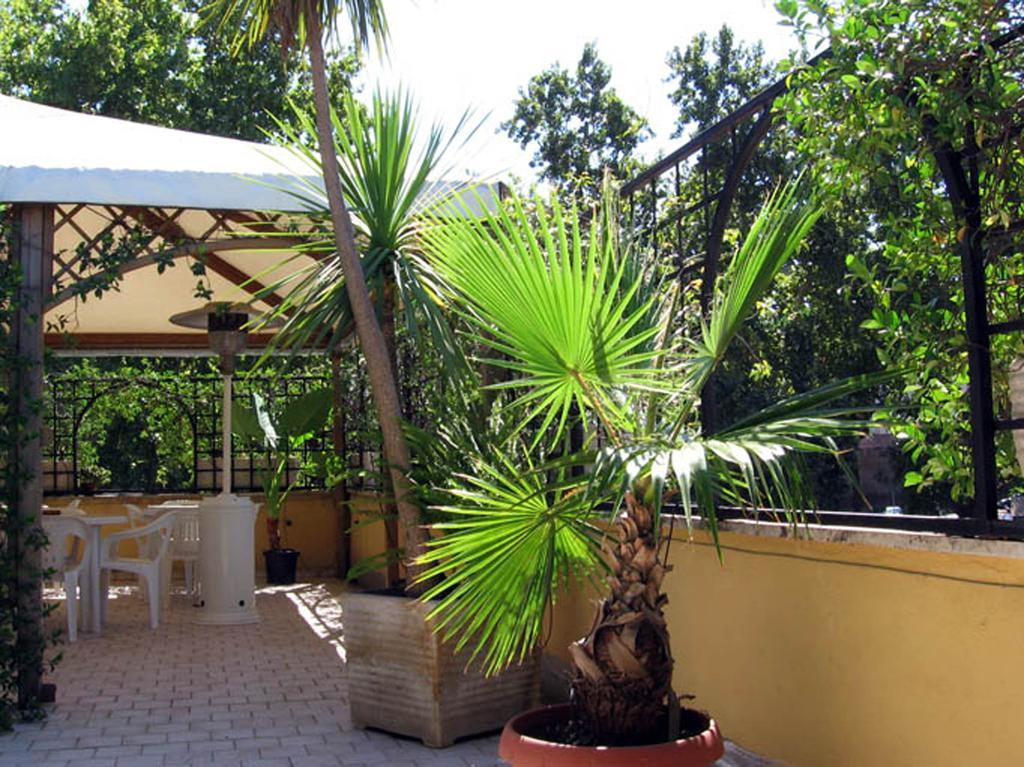 Residenza Camilla Hotel Rome Exterior photo