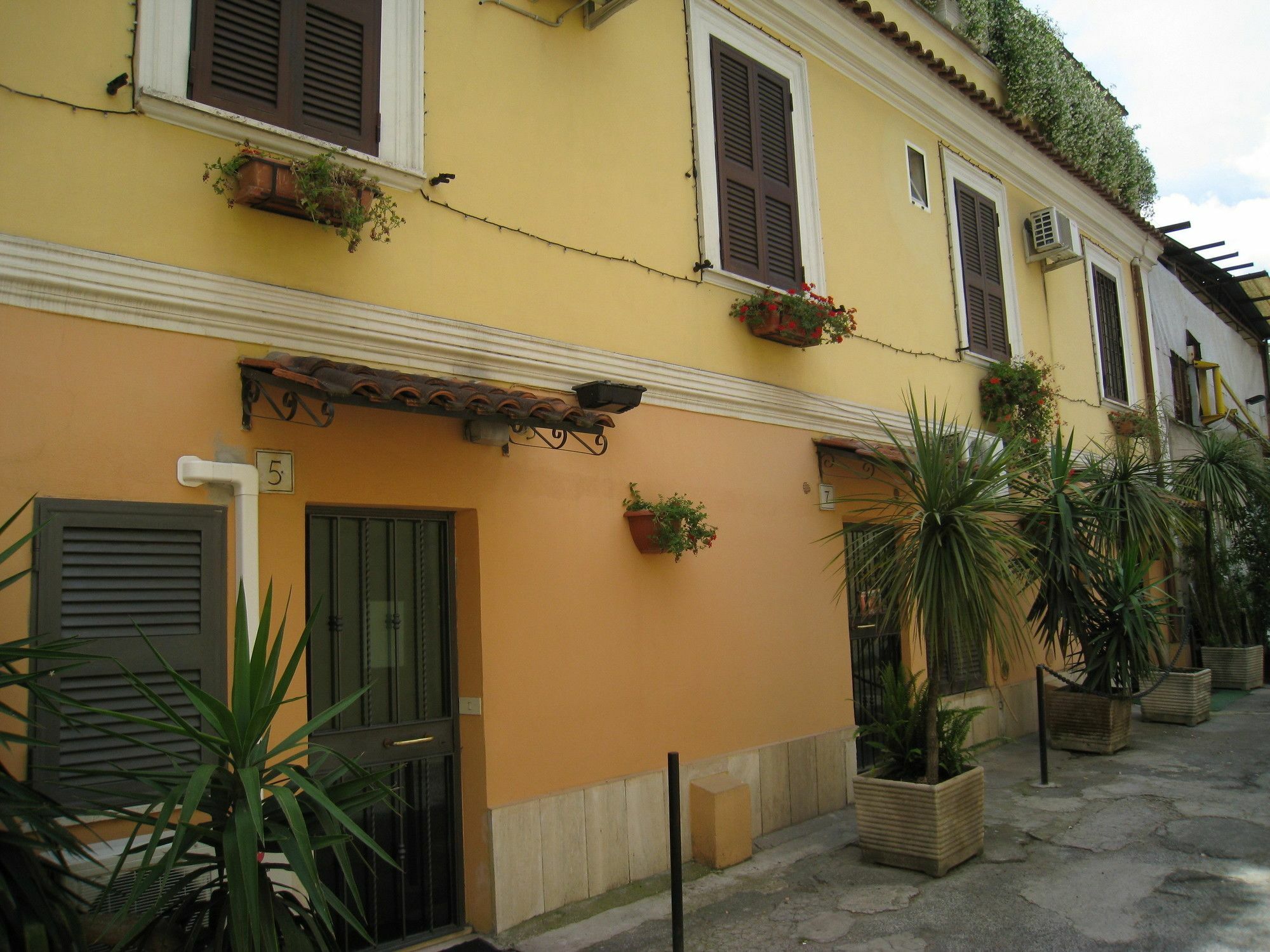 Residenza Camilla Hotel Rome Exterior photo