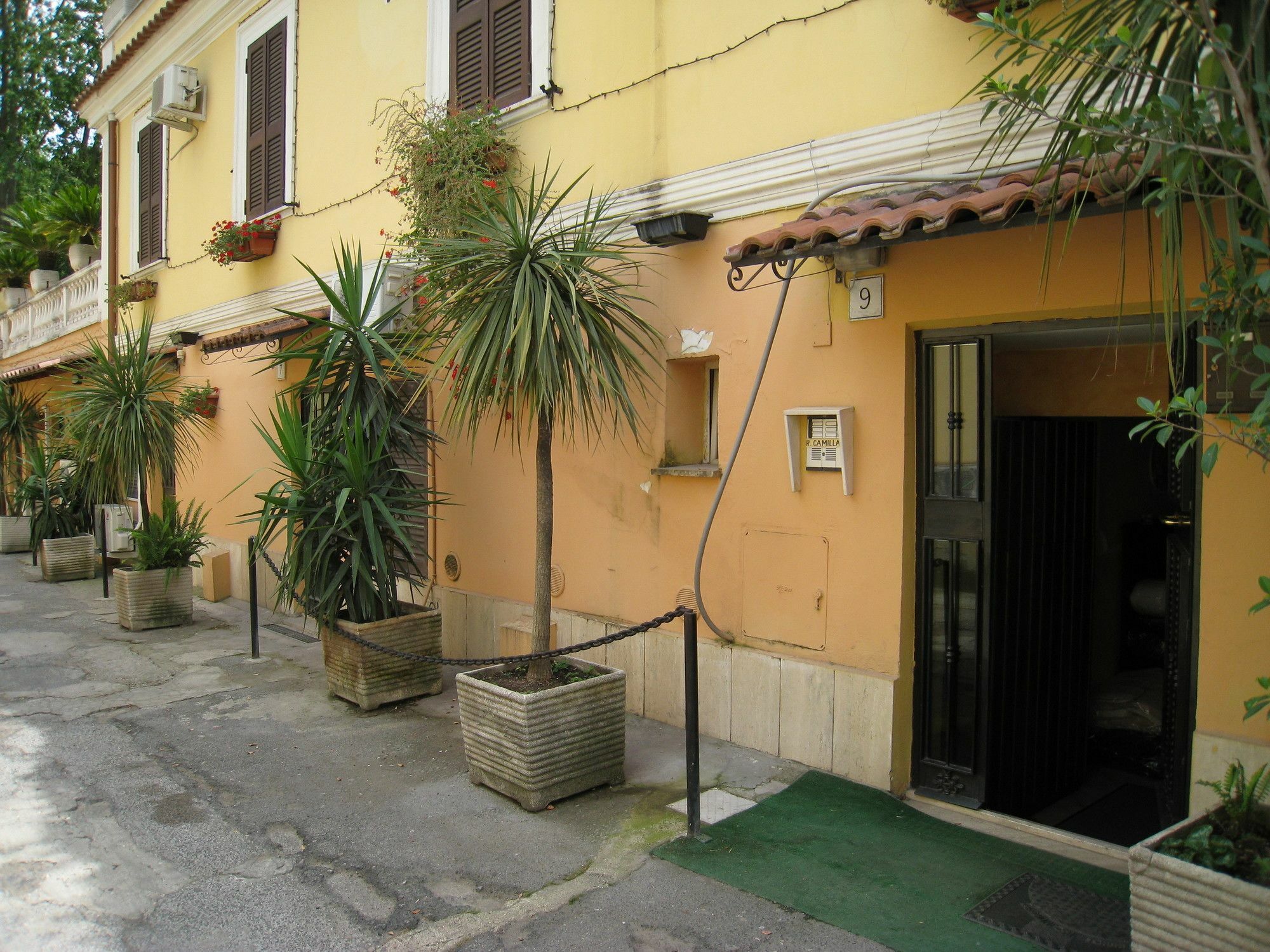 Residenza Camilla Hotel Rome Exterior photo